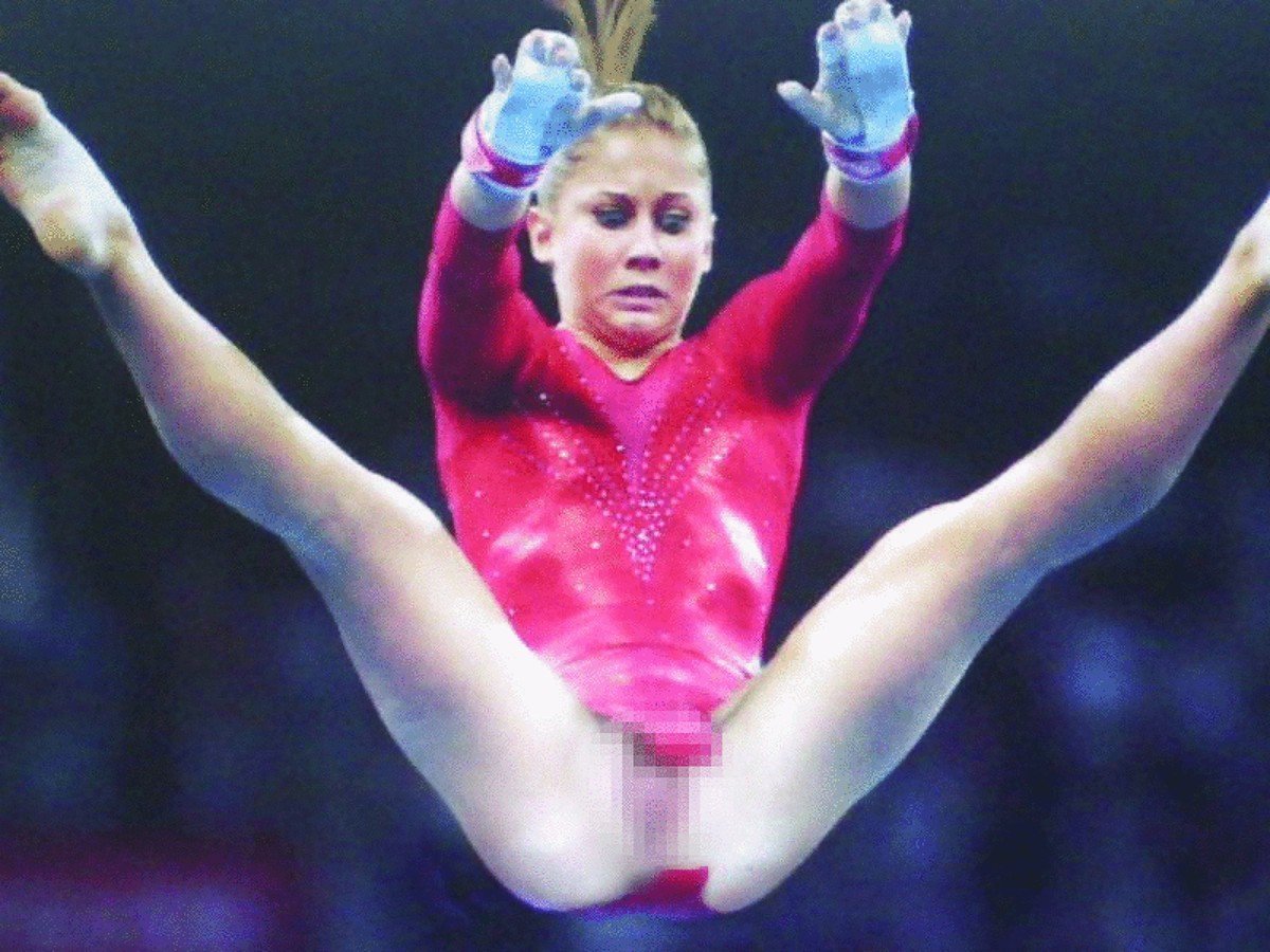 Сексуальная русская гимнастка Magdalena разделась перед фотографом
