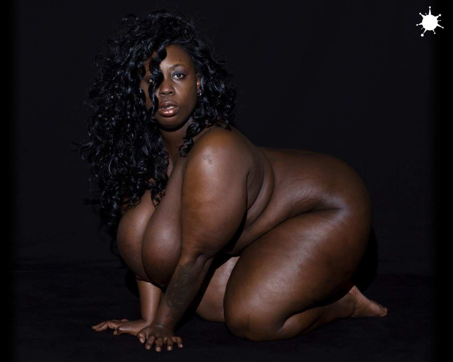 Ebony big boobs nude free porn photo