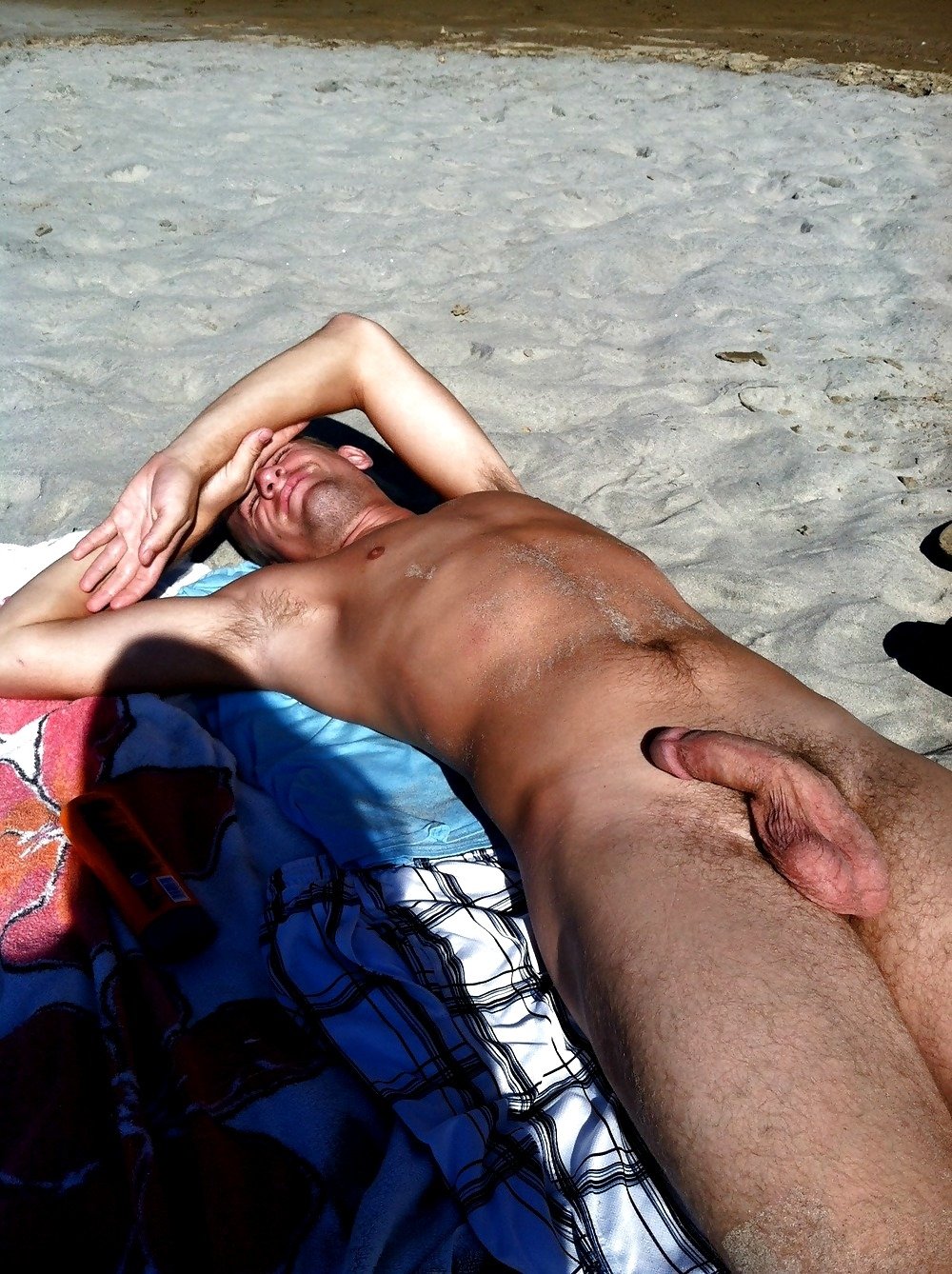 Мужики Дрочат На Нудистском Пляже