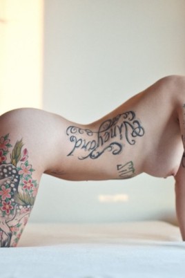 Голые татуированные девушки (75 фото)