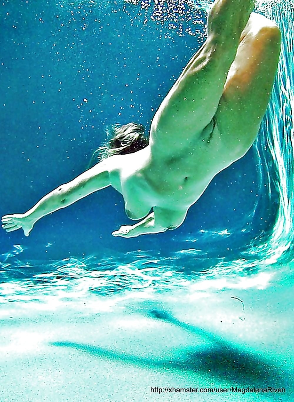 голая попка под водой фото 74