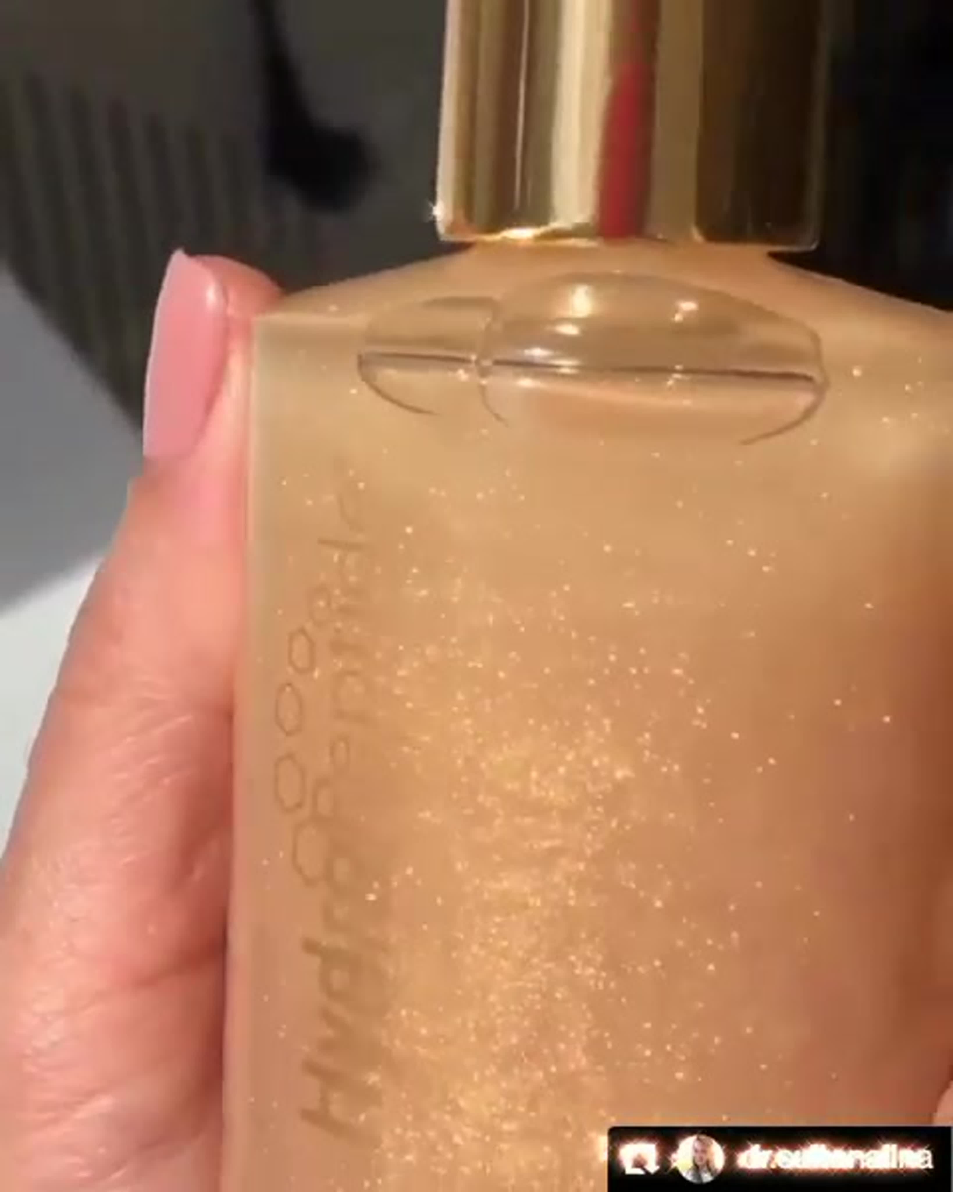 Shimmering body. Nourishing Glow shimmering body Oil HYDROPEPTIDE. Мерцающее масло для тела. Масло сияющее для тела с мерцающим эффектом. HYDROPEPTIDE масло с шиммером.