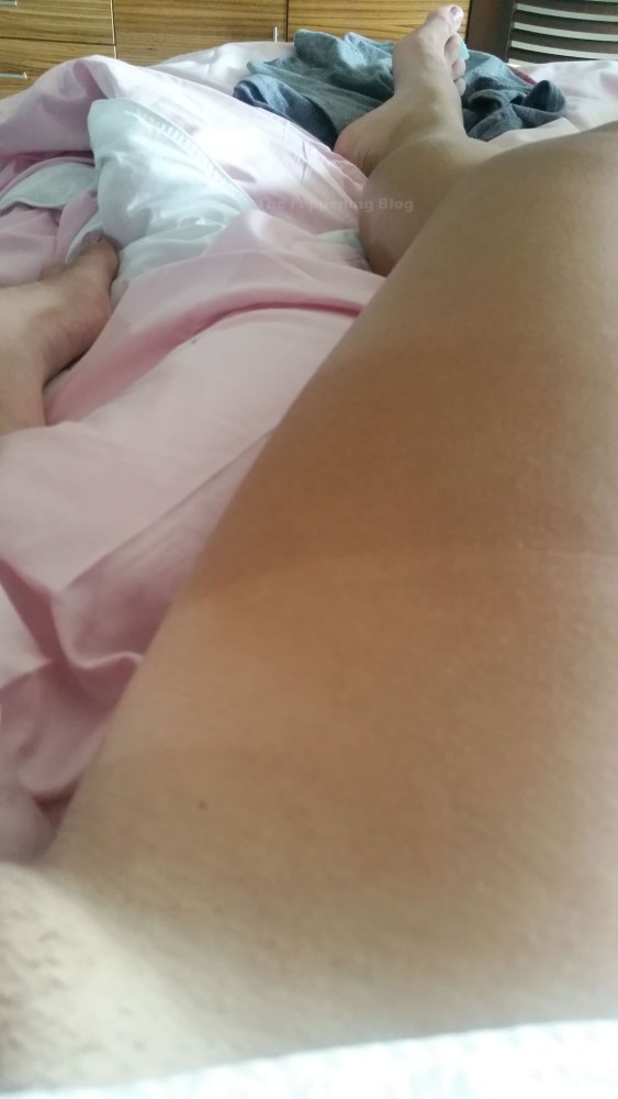 Пары фотографируются голыми