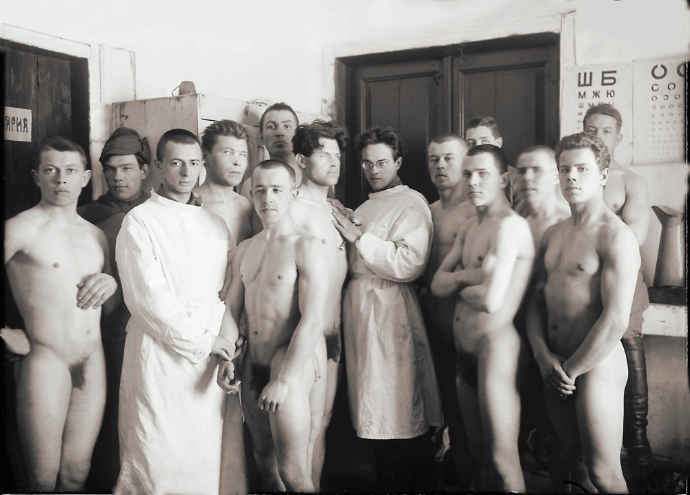 Женщины голые призывники