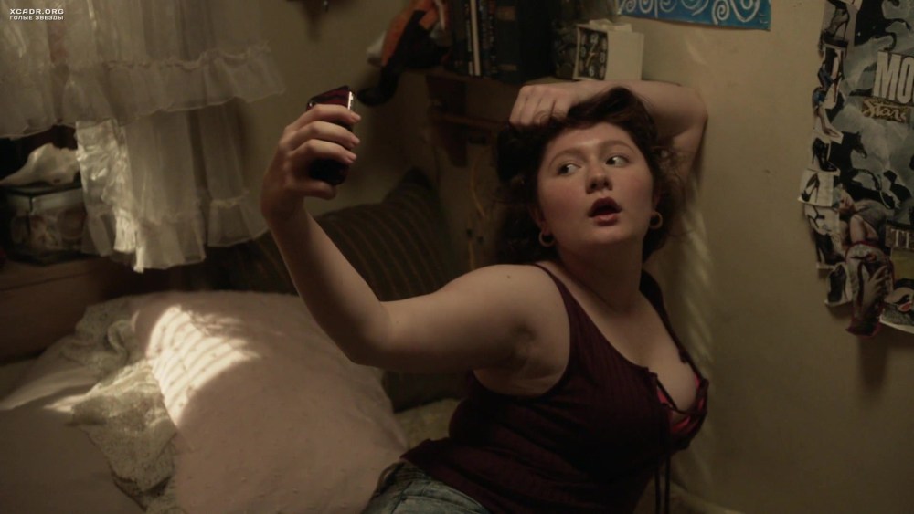 Emma Kenney бесстыжие грудь
