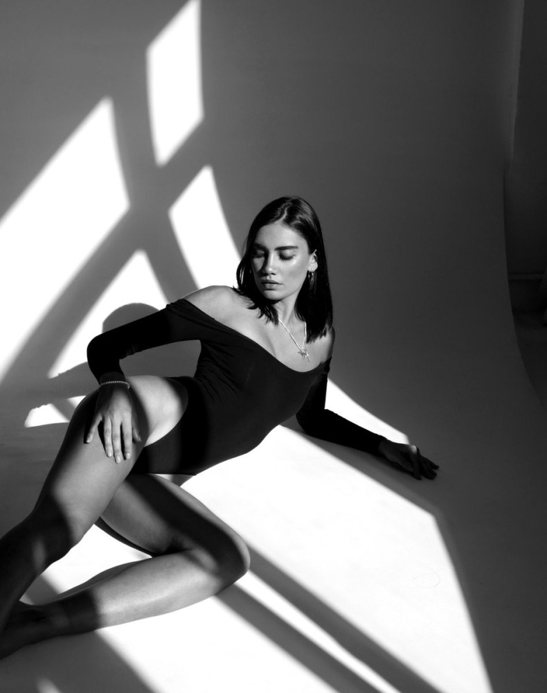 Diamond April Карина Истомина ню