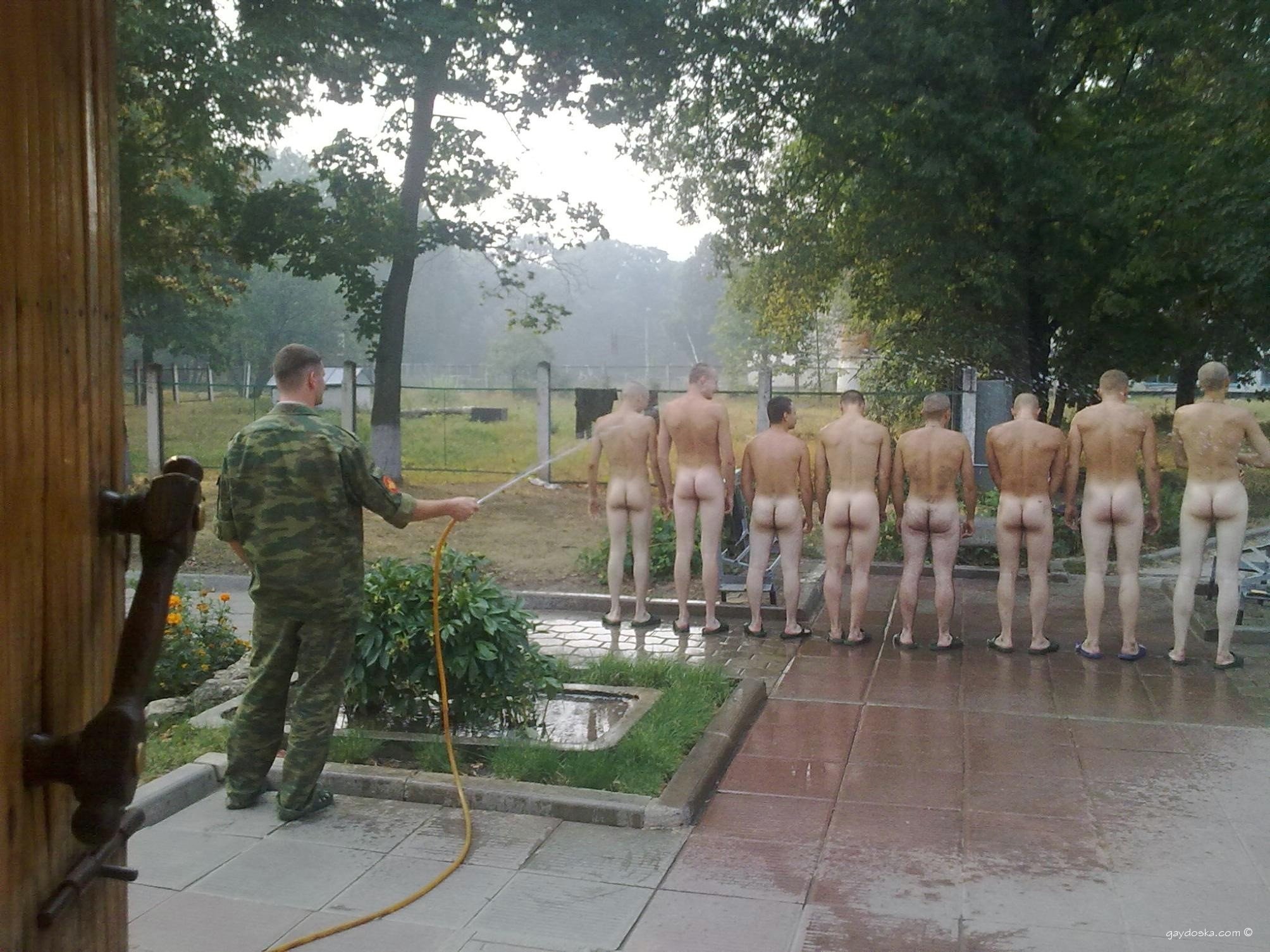 солдаты голые парни в бане фото 18