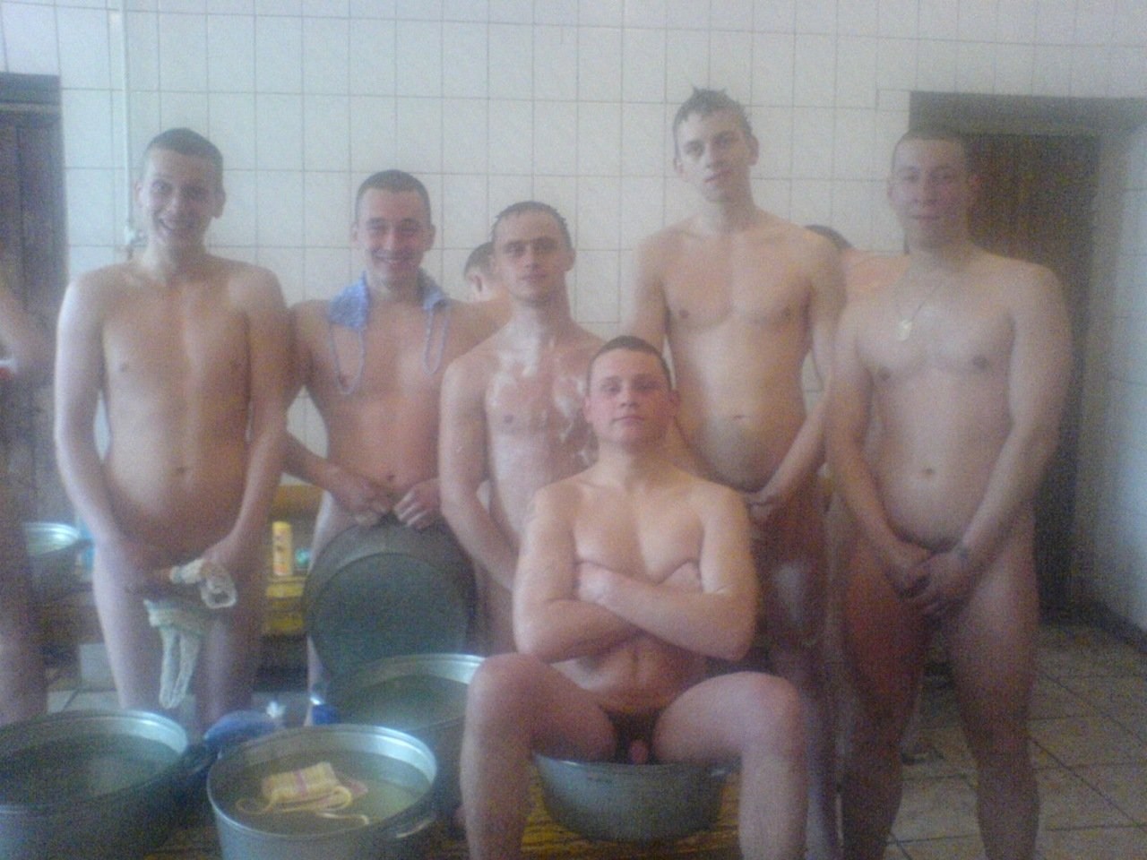 армейская баня голые парни фото 35