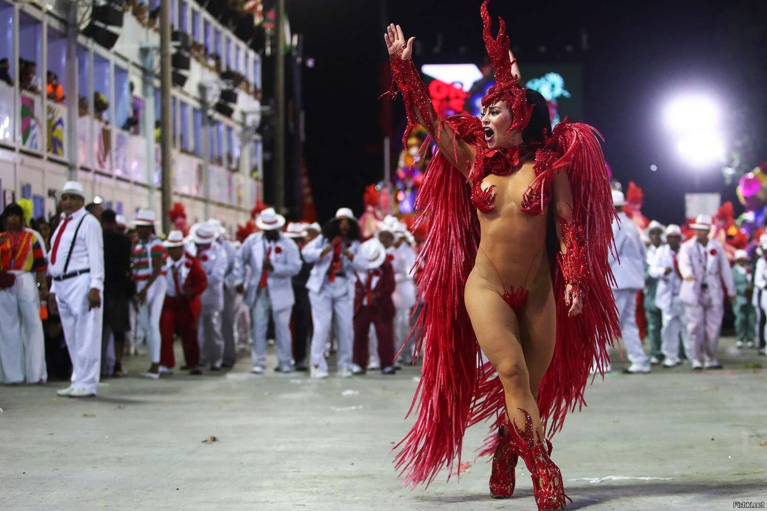 порно на бразильском карнавале фото 116