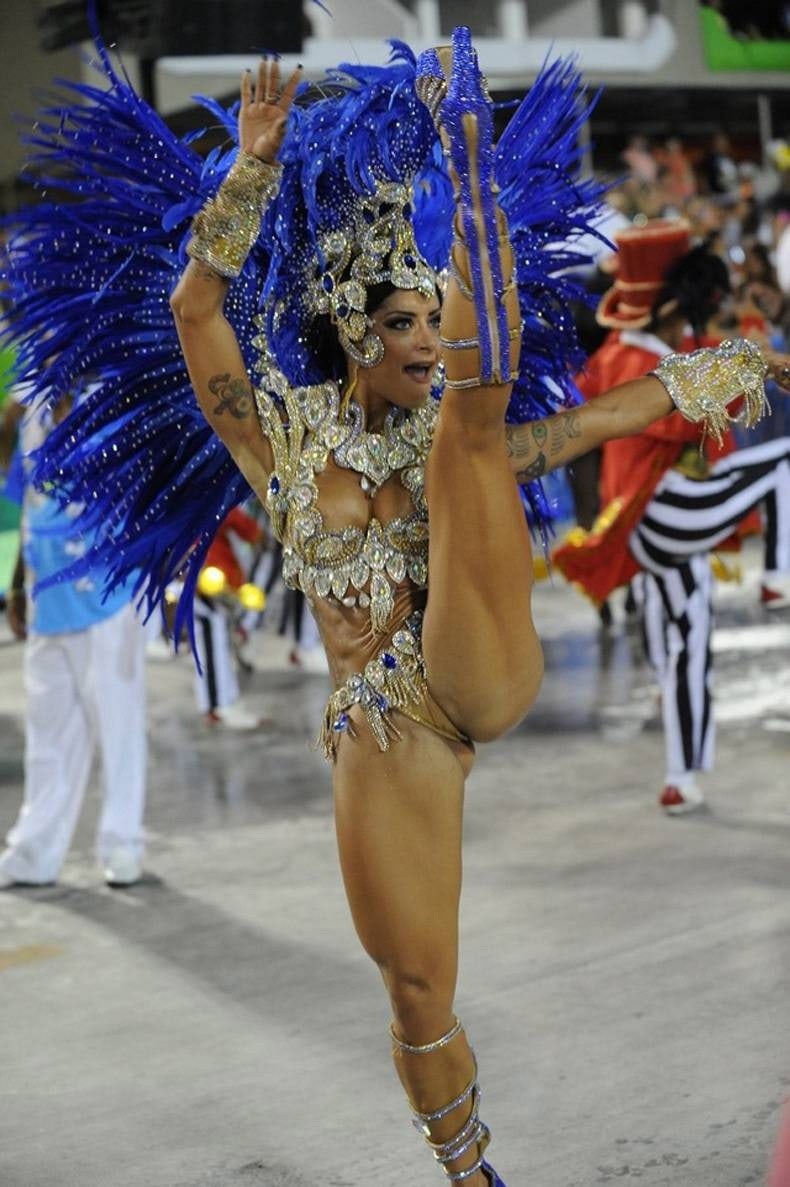 фото голая карнавал в бразилия фото 75