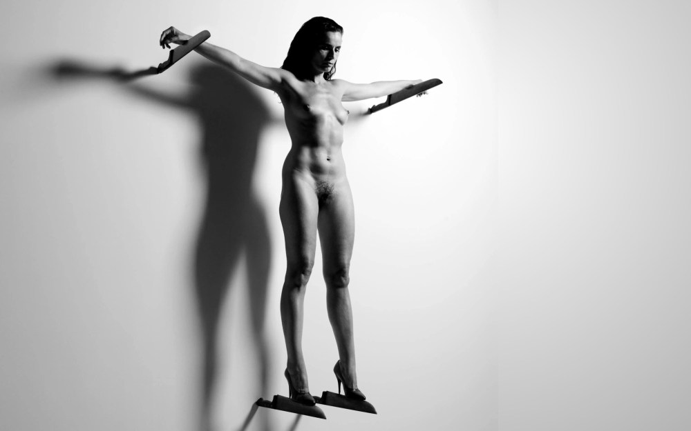 Эротическая фотосессия стоя