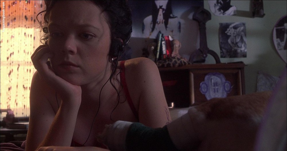 Эмили Мортимер полностью голая в чулках