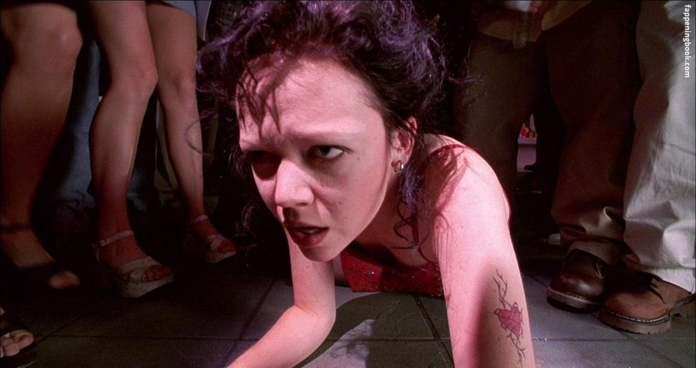 Эмили Бергл горячие