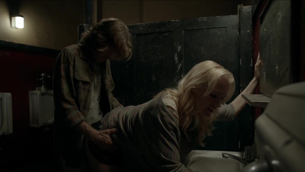 Эмили Бергл бесстыжие голая