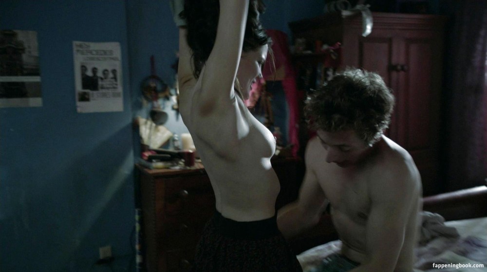 Голая Шанола Хэмптон в сериале «Бесстыдники», 2011