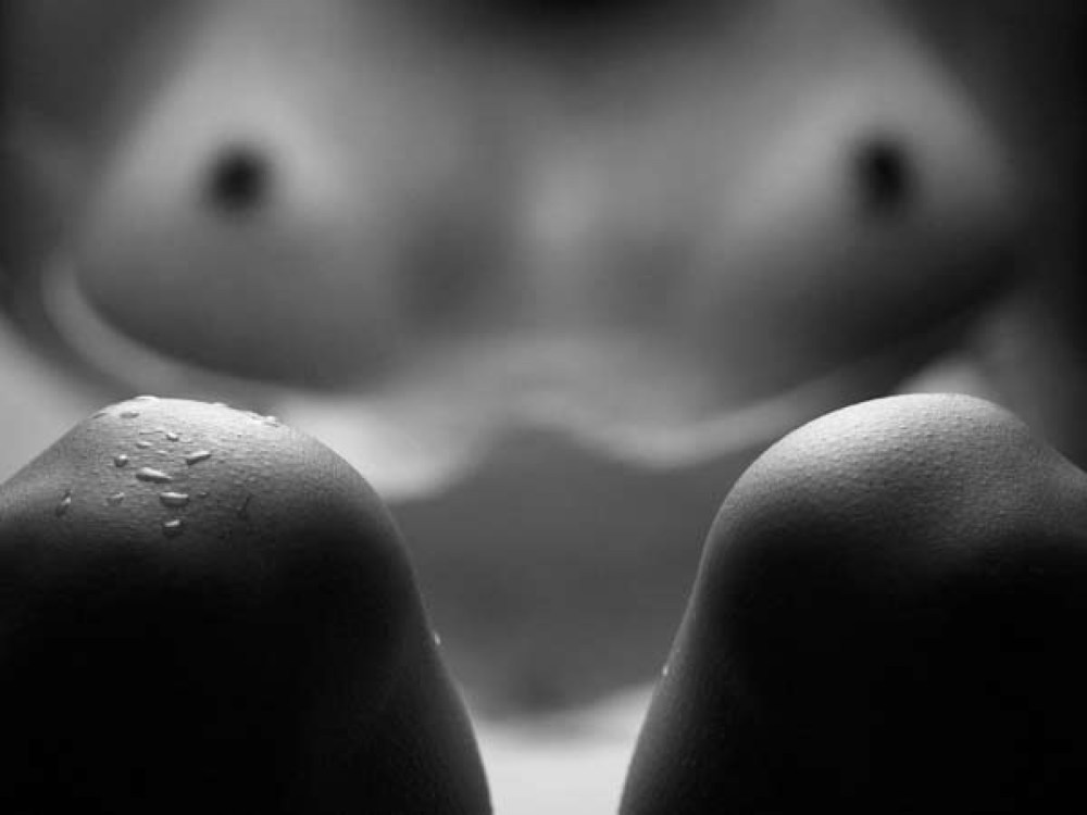 Эротическая фотосессия двух девушек