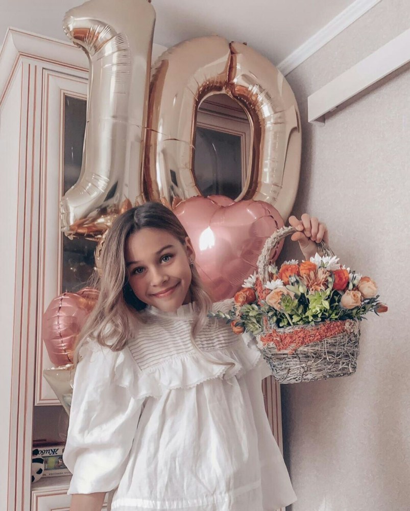 Милана Некрасова голая без трусов