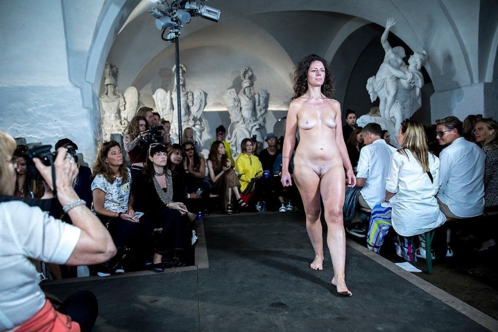 Чарли Ле Минду Charlie le naked