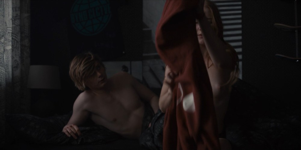 Джина Стибиц Gina Stiebitz голая