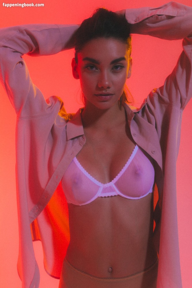 Карина Истомина топлес