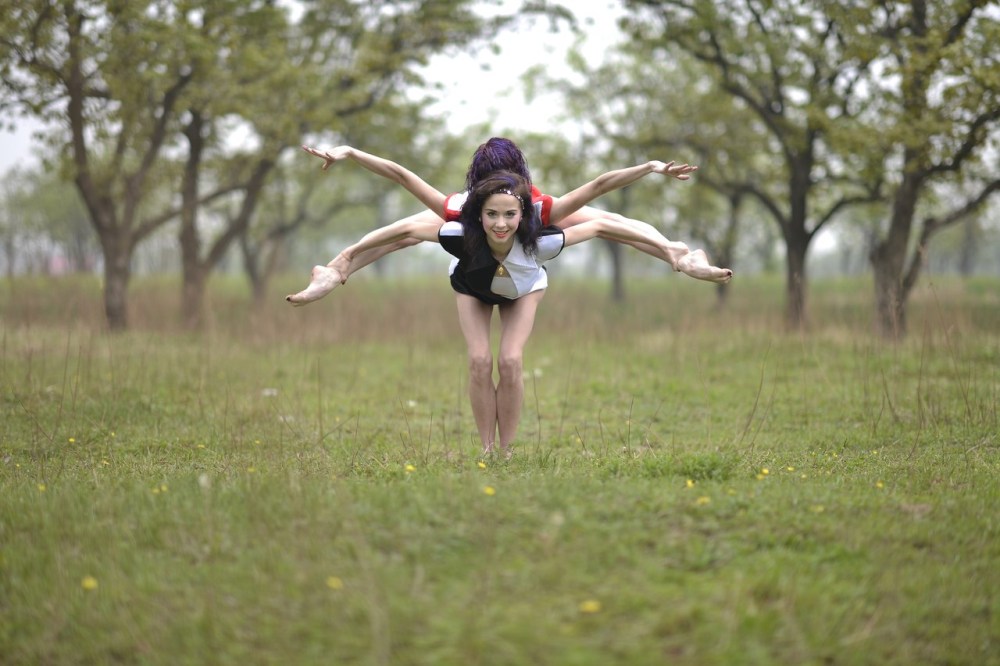 Julietta and Magdalena Beach contortions nude