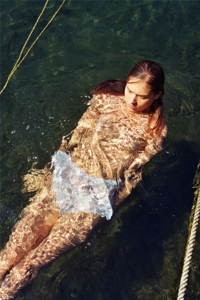 Голые сисястые на природе