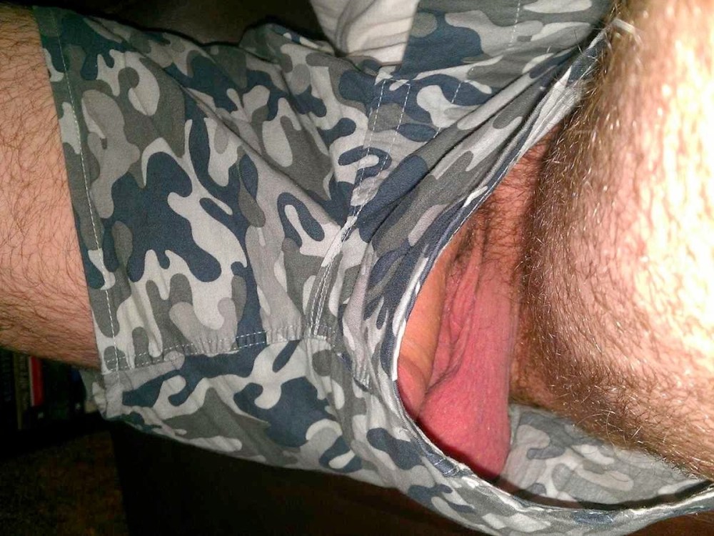 Гигантский член в трусах