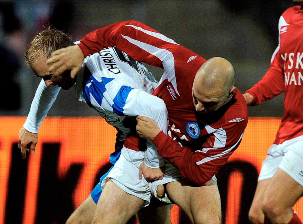 Огромный стоячий член в трусах