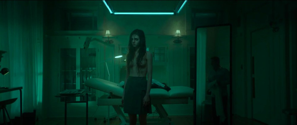 India Eisley тёмное зеркало