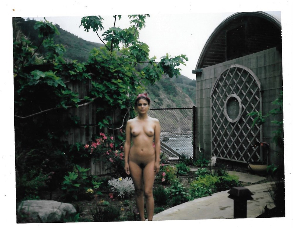 Nathalie Kelley в купальнике голая