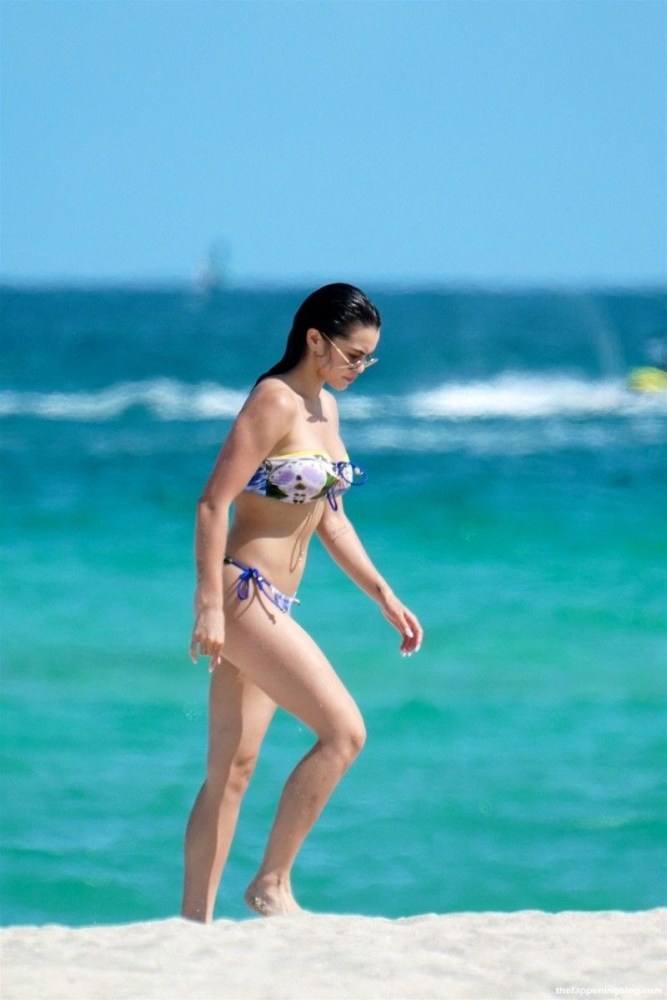 Paris Berelc gif Video