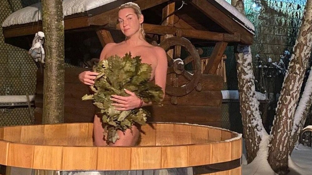Анастасия Волочкова в купели
