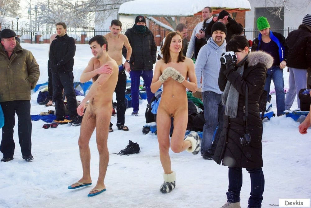 Купание в проруби голышом