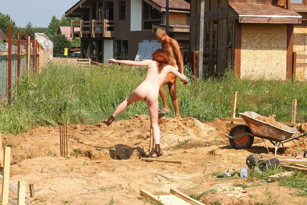 Девушки нудистки на природе