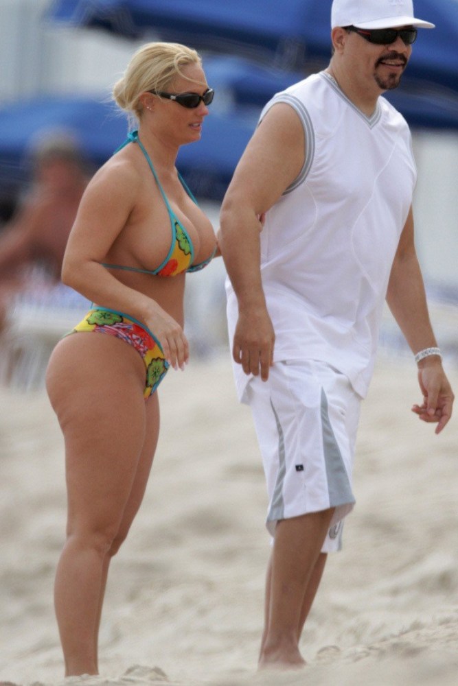 Президент Хорватии Колинда Грабар в бикини