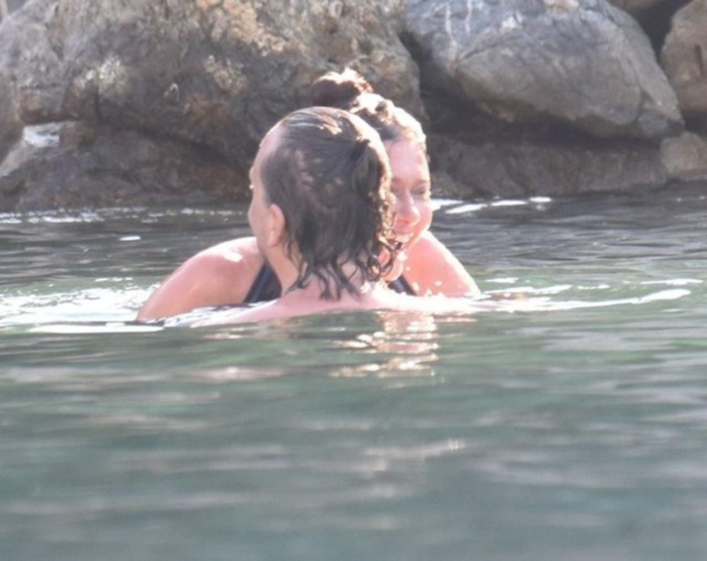 Девушки и Стамбул бикини