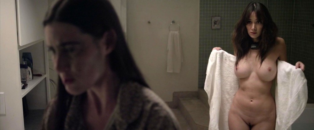 Сара Малакул Лэйн грудь