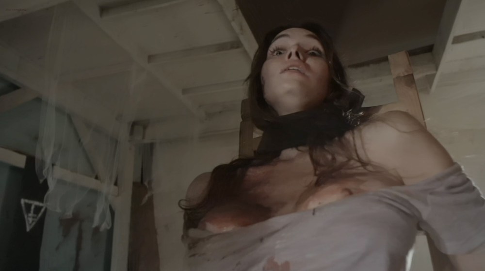 Сара Малакул Лэйн сцены