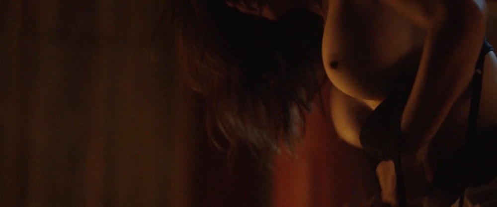 Сара Малакул Лэйн эротические моменты в фильме кикбоксер Возмездие