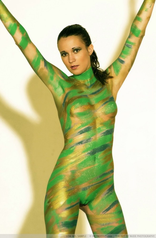 Бодиарт на женском теле