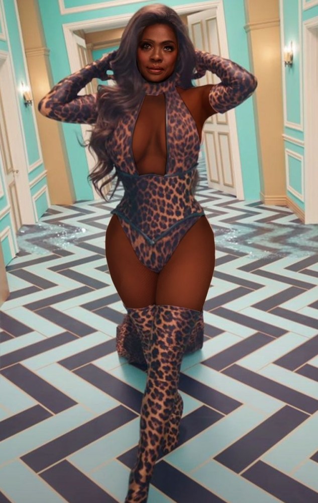 Эбони Дэвис (Ebonee Davis) голая гифки