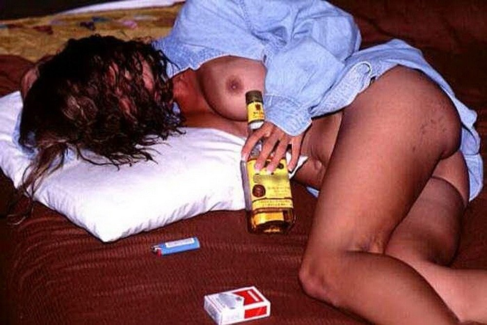 Пьяные девки без трусов