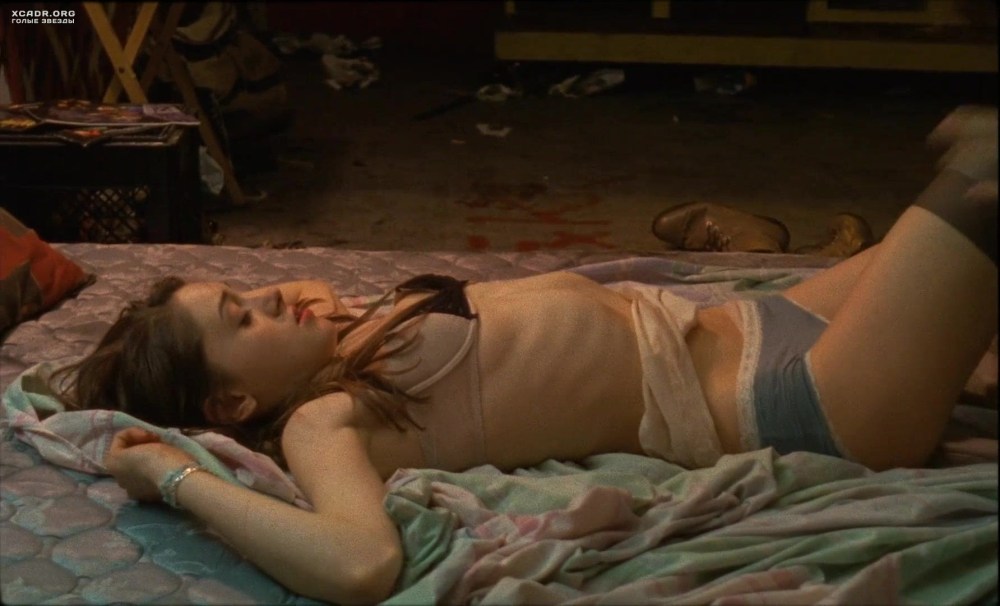 Наталия Дайер в Нижнем белье