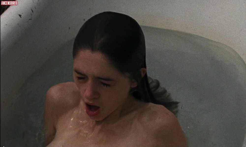 Наталия Дайер попка