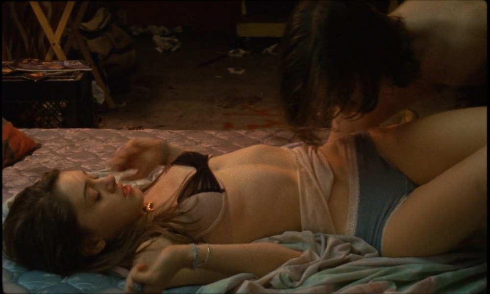 Наталия Дайер обнаженка