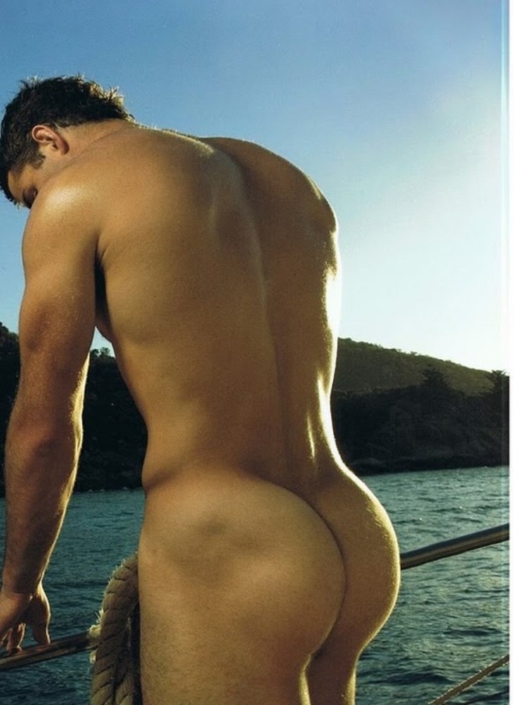 Красивые голые попки парней