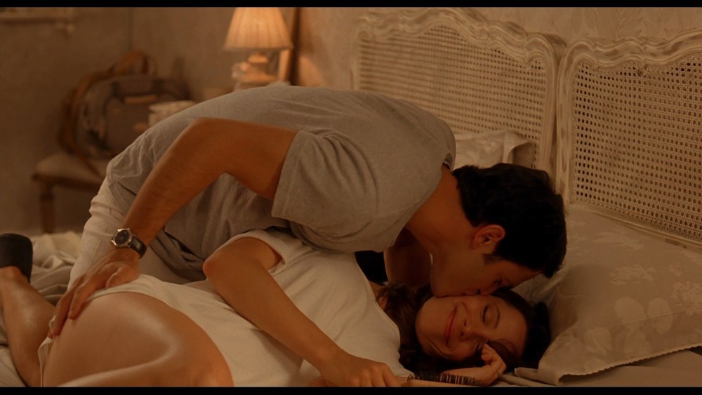 Актриса Виктория Полторак в колготках