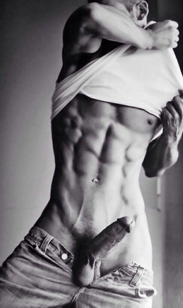 Идеальный голый мужчина