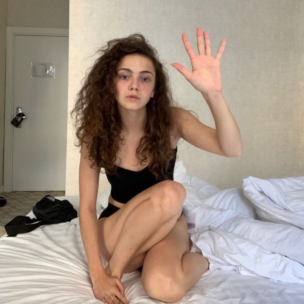 Вика Бронова в купальнике