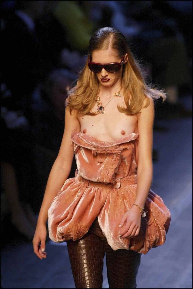 На подиуме без Нижнего белья